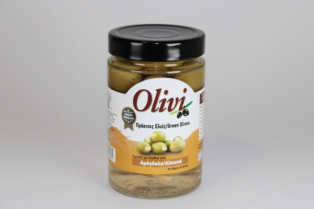 Grüne Oliven mit Mandeln